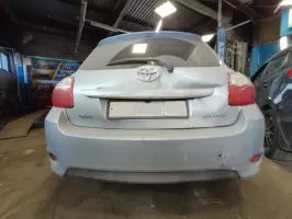 Toyota Yaris замена крышки багажника, ремонт задней панели